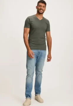 Base V-neck T-shirt