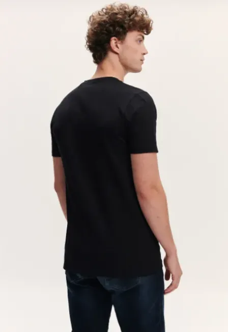 Base V-neck T-shirt