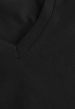 Base V-neck T-shirt