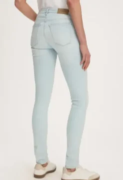 Cassy Skinny Jeans