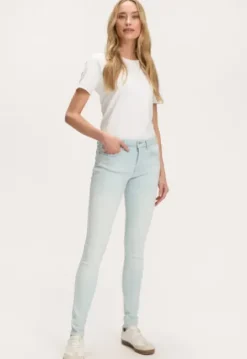 Cassy Skinny Jeans