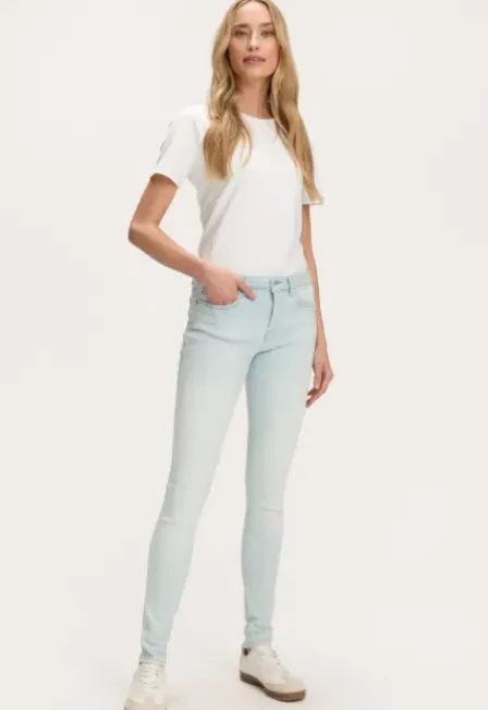 Cassy Skinny Jeans