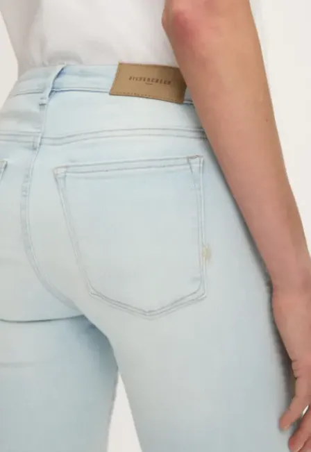 Cassy Skinny Jeans