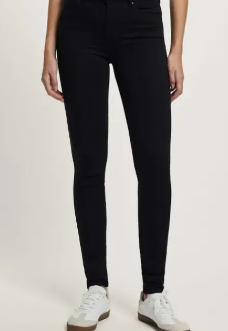 Celsi Super Skinny Jeans
