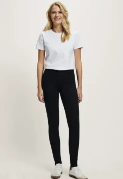 Celsi Super Skinny Jeans
