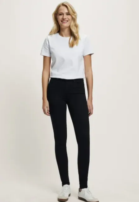 Celsi Super Skinny Jeans