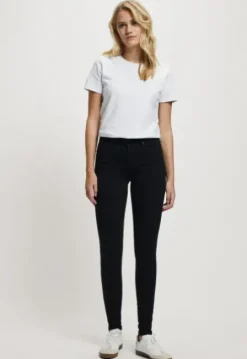 Celsi Super Skinny Jeans