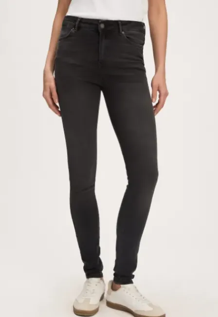 Celsi Super Skinny Jeans