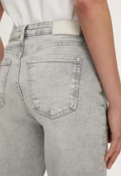 Cinna Slim Tapered Jeans
