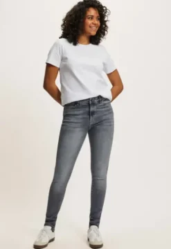 Doris Super Skinny Jeans