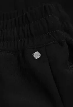 Farah Broek