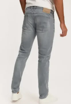 Lewis Regular Tapered Jeans