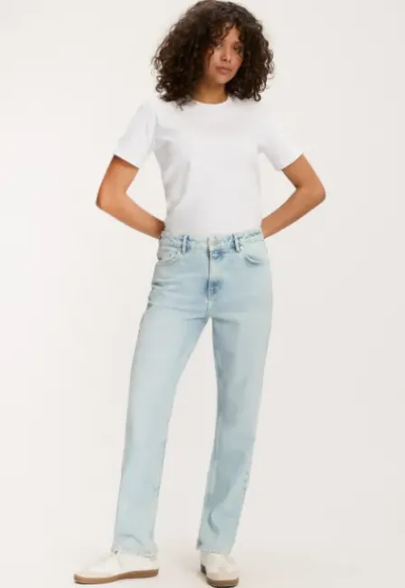 Liv Straight Jeans