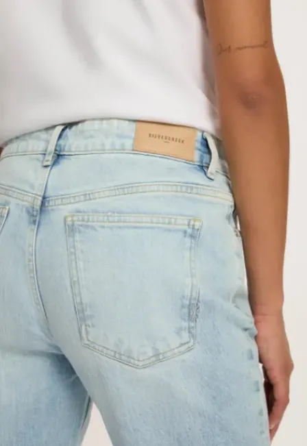 Liv Straight Jeans