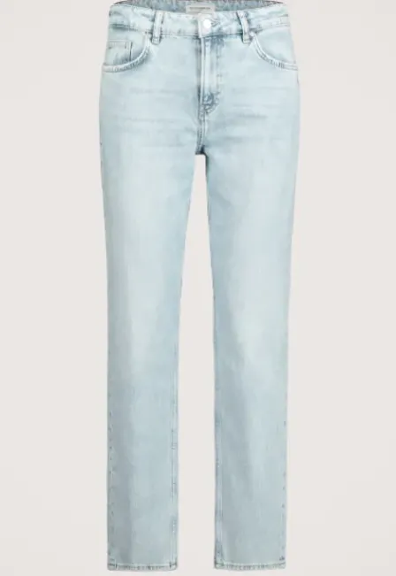 Liv Straight Jeans
