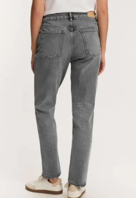 Liv Straight Jeans