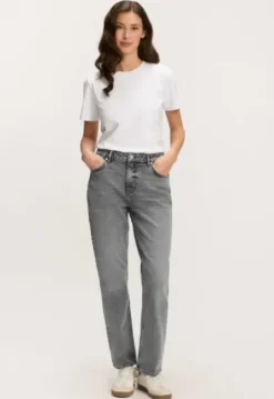 Liv Straight Jeans