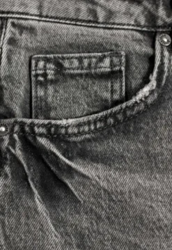 Liv Straight Jeans
