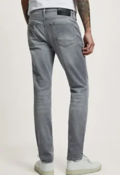 Porter Slim Tapered Jeans