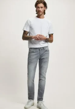 Porter Slim Tapered Jeans