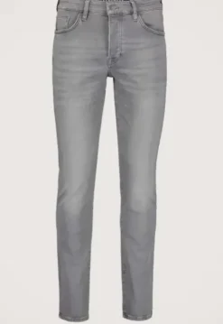 Porter Slim Tapered Jeans