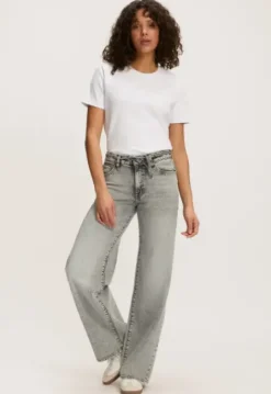 Ruby Wide Leg Jeans
