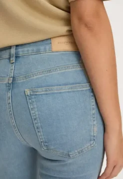 Thana Jeans